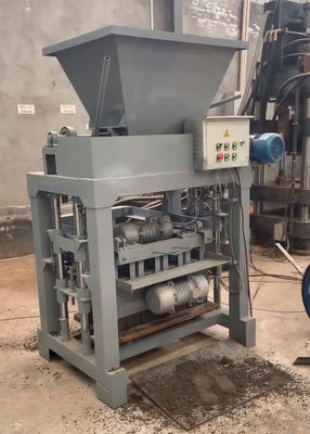 เครื่องอัดรีดเครื่องยนต์ดีเซลขนาดเล็ก 1800 ชิ้น / ชม