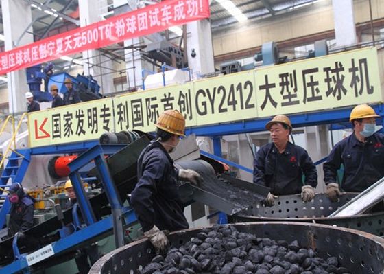 GY1050 50TPH เครื่องอัดก้อนแรงดันสูง Fumier และฟองน้ำเหล็กแร่เครื่องกดลูกแร่ราคาโรงงาน