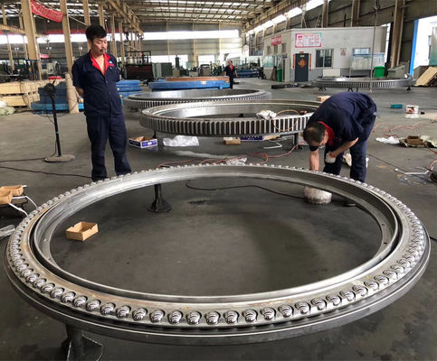 ซีลยางสามแถว 42CrMo4V Geared Slewing Ring And Stacker Bearing Factory