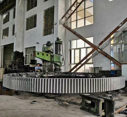 ลูกกลิ้งเส้นรอบวงชิ้นเดียว 120MT ในการผลิตเครื่องบดและเตาเผาแบบหมุน